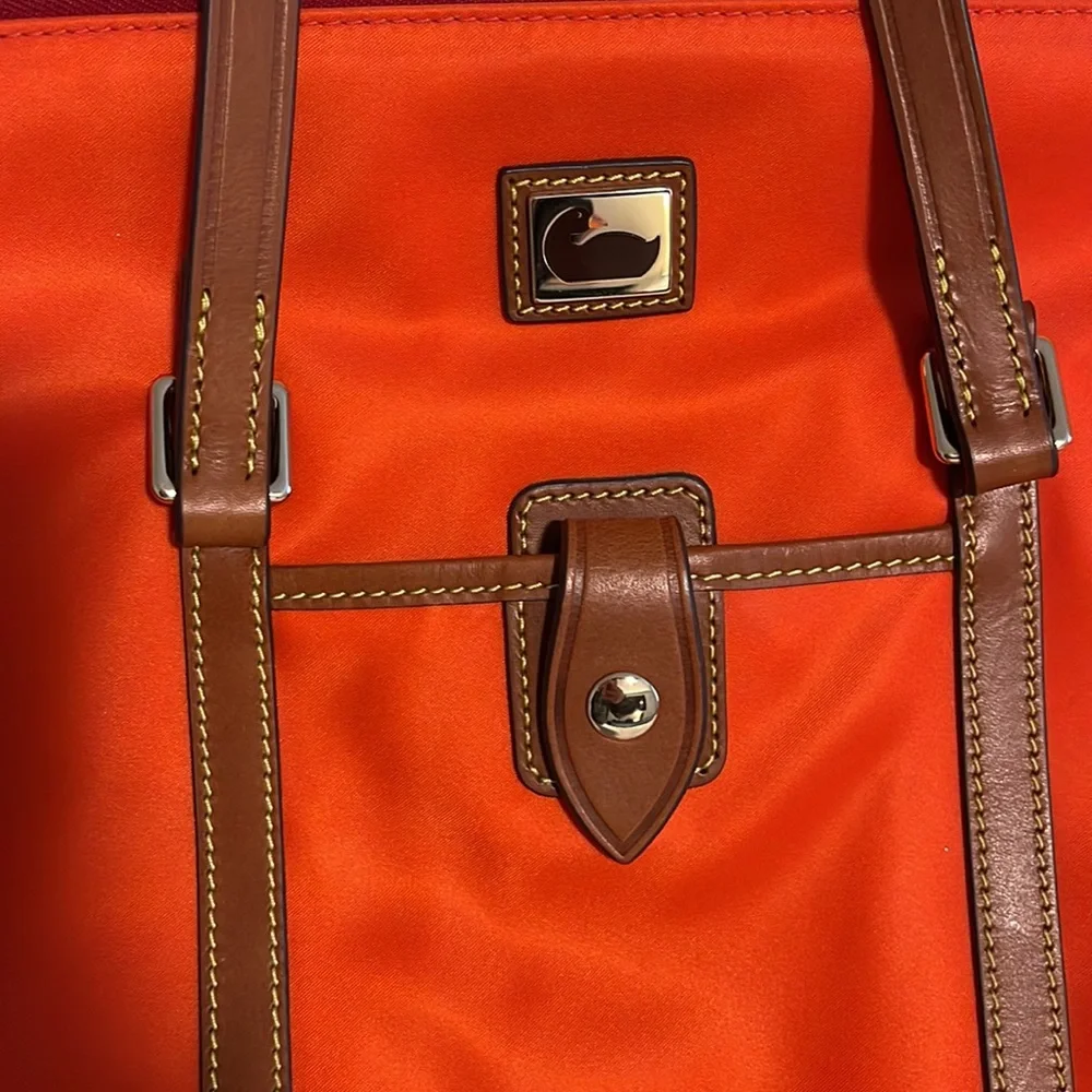 Dooney and Bourke Large zip tote and accessory - Picture 3 of 9